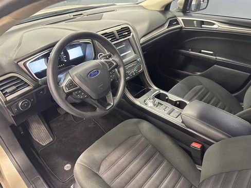 Used 2017 Ford Fusion SE w/ Fusion SE Technology Package FWD image 11