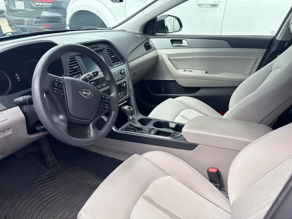 Used 2017 Hyundai Sonata SE FWD image 5