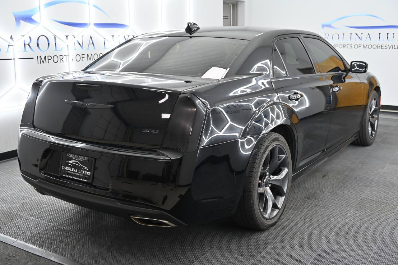 Used 2021 Chrysler 300 Touring L RWD image 4
