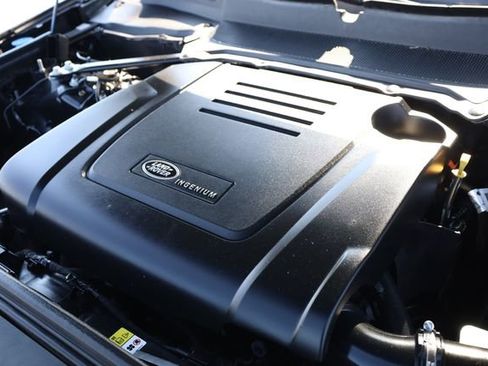 Used 2024 Land Rover Discovery Dynamic SE image 8