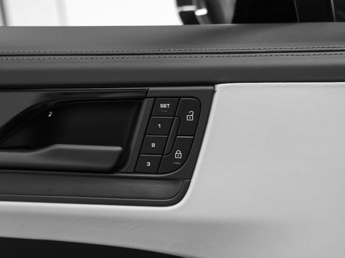 New 2026 Porsche Cayenne GTS image 34