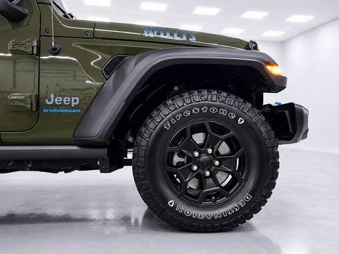 Used 2023 Jeep Wrangler Unlimited w/ Cold Weather Group AWD/4WD image 9