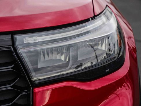 Used 2025 Ford Explorer ST-Line w/ Premium Package image 9