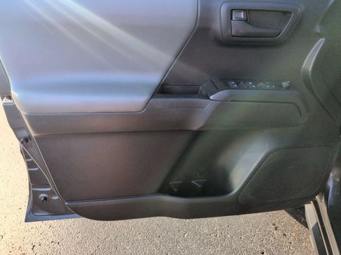 Used 2020 Toyota Tacoma SR AWD/4WD image 10