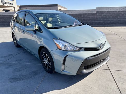 Used 2016 Toyota Prius V image 7