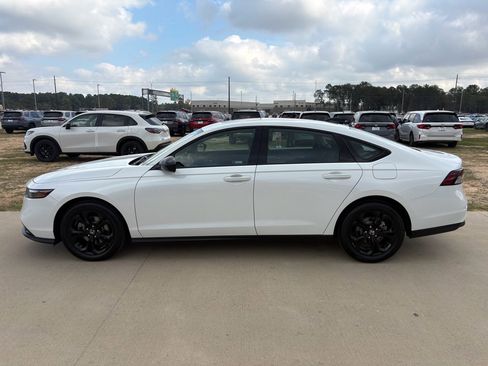 Certified 2025 Honda Accord SE image 5