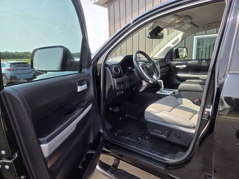 Used 2021 Toyota Tundra SR5 w/ SR5 Leather Package AWD/4WD image 19