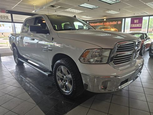 Used 2017 RAM 1500 Big Horn AWD/4WD image 3