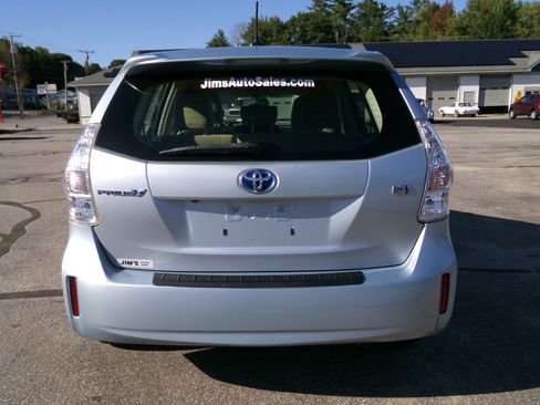 Used 2014 Toyota Prius V Three image 2