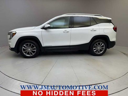 Used 2024 GMC Terrain SLT AWD/4WD image 2