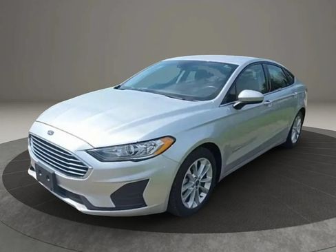 Used 2019 Ford Fusion SE FWD image 3