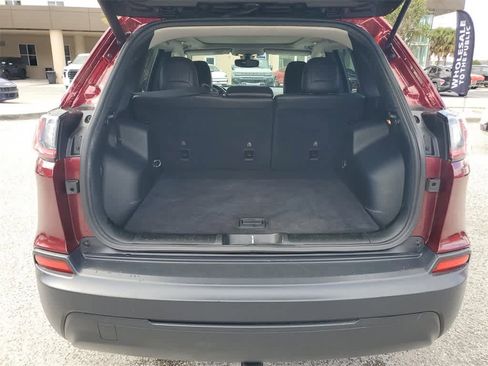 Used 2019 Jeep Cherokee Latitude Plus w/ Comfort/Convenience Group image 9