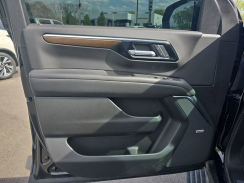 Used 2025 Chevrolet Tahoe High Country AWD/4WD image 31