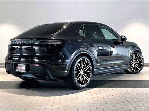 Used 2024 Porsche Macan 4 Electric image 10