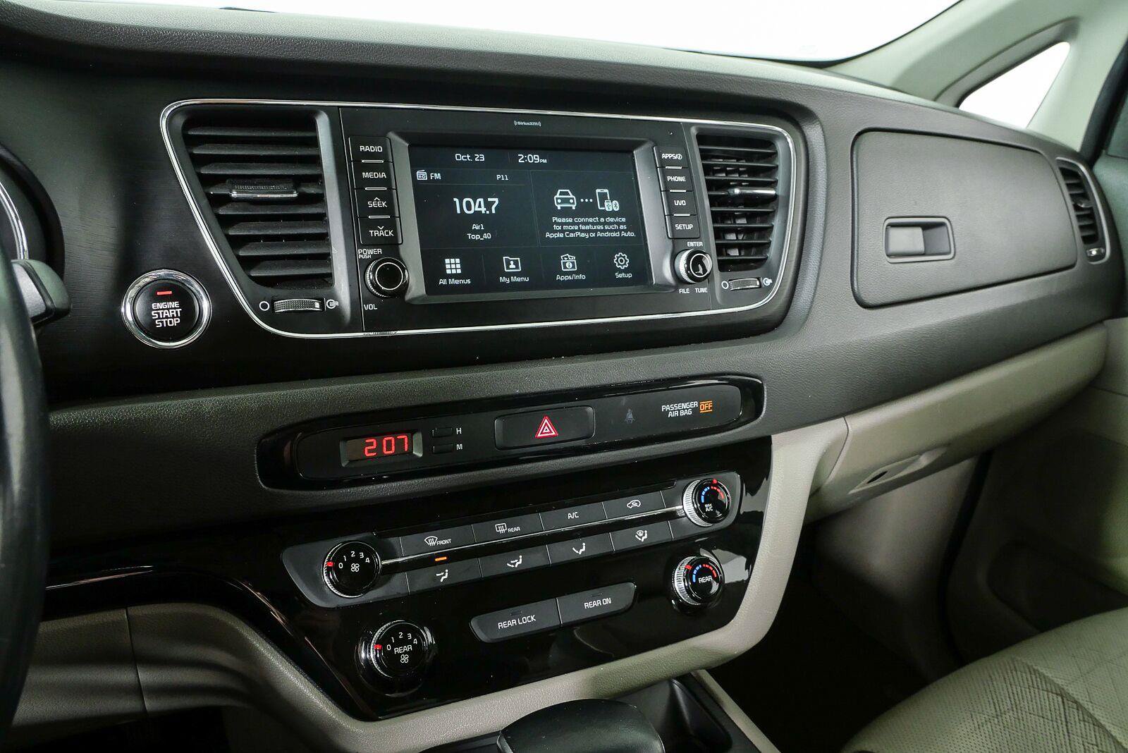 Used 2017 Kia Sedona LX w/ LX Essentials Premium Package FWD image 12