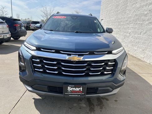 Used 2025 Chevrolet Equinox LT w/ Convenience Package II image 2