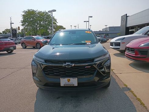 Used 2024 Chevrolet Trax RS w/ Sunroof Package FWD image 3