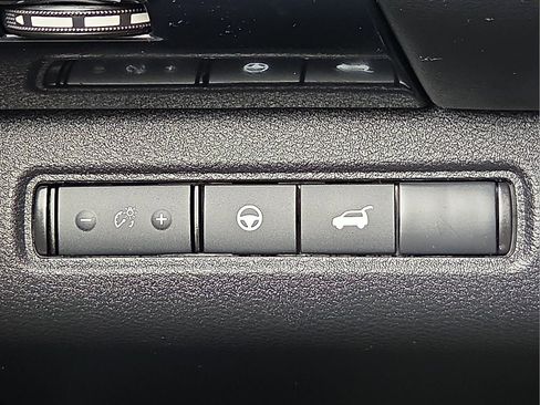 Used 2025 Nissan Pathfinder SV FWD image 21