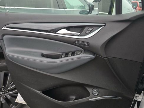 Used 2024 Buick Enclave Premium image 17