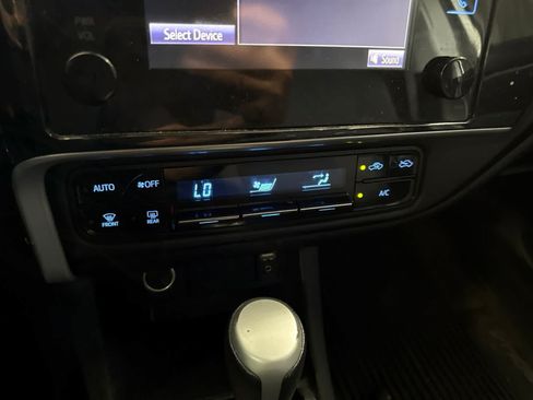 Used 2018 Toyota Corolla LE FWD image 26