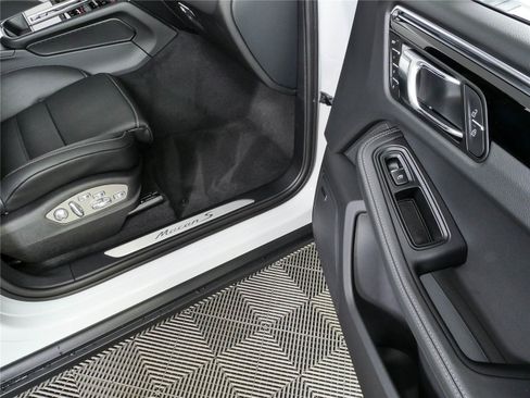 New 2026 Porsche Macan Electric AWD/4WD image 26