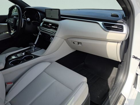 Used 2025 Genesis G70 2.5T RWD image 14