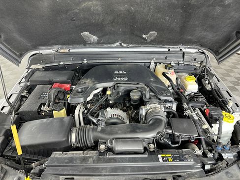 Used 2018 Jeep Wrangler Unlimited Sahara image 31