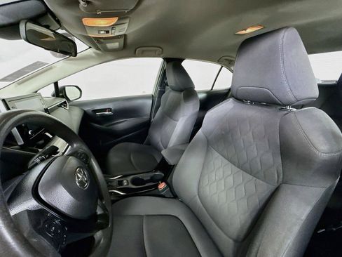 Used 2020 Toyota Corolla LE FWD image 3