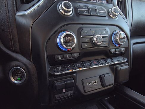 Used 2022 GMC Sierra 2500 AT4 w/ AT4 Preferred Package image 18