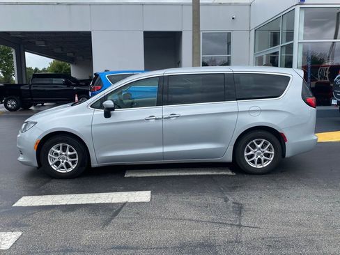 Used 2023 Chrysler Voyager LX FWD image 6