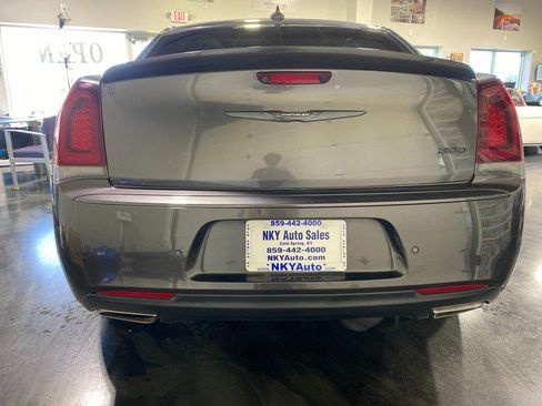 Used 2022 Chrysler 300 Touring L w/ Popular Equipment Group RWD image 5