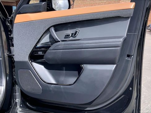 Used 2024 Land Rover Range Rover Sport Dynamic SE image 23