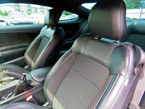 Used 2016 Ford Mustang Shelby GT350 w/ Technology Package image 15