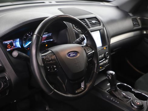 Used 2019 Ford Explorer XLT w/ XLT Sport Appearance Package image 21