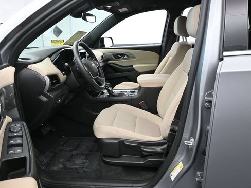 Used 2023 Chevrolet Traverse LS FWD image 11