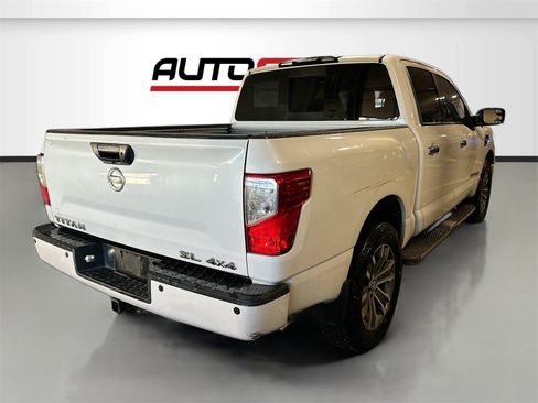 Used 2017 Nissan Titan SL image 7