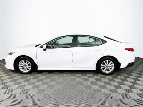 Used 2025 Toyota Camry LE w/ Convenience Package FWD image 4