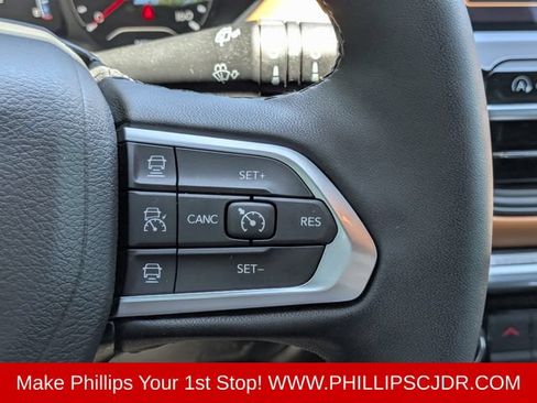 Certified 2025 Jeep Compass Limited w/ Sun & Sound Group AWD/4WD image 25