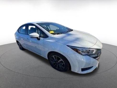 Used 2025 Nissan Versa SV image 1