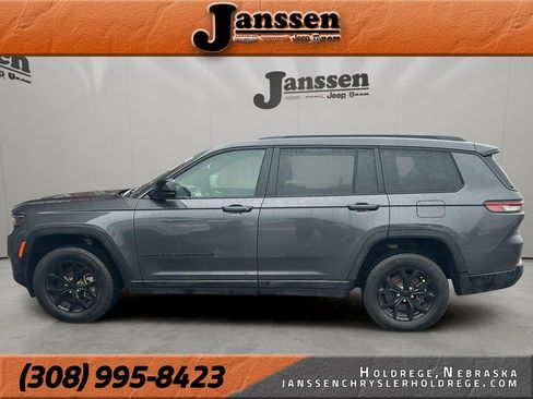 Used 2025 Jeep Grand Cherokee L Altitude RWD image 1