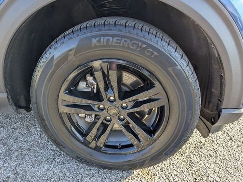 Used 2023 Ford Explorer XLT w/ Equipment Group 202A image 10