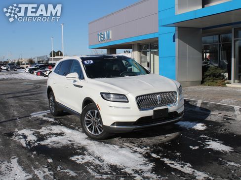 Used 2022 Lincoln Nautilus Reserve image 2