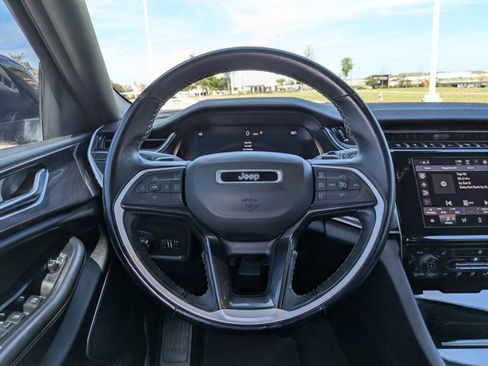 Used 2022 Jeep Grand Cherokee Altitude image 16