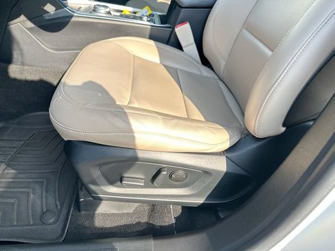 Used 2020 Ford Explorer XLT w/ Equipment Group 202A AWD/4WD image 9