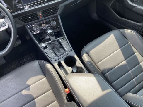 Used 2024 Volkswagen Jetta SE FWD image 17