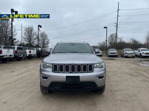 Used 2018 Jeep Grand Cherokee Laredo image 3