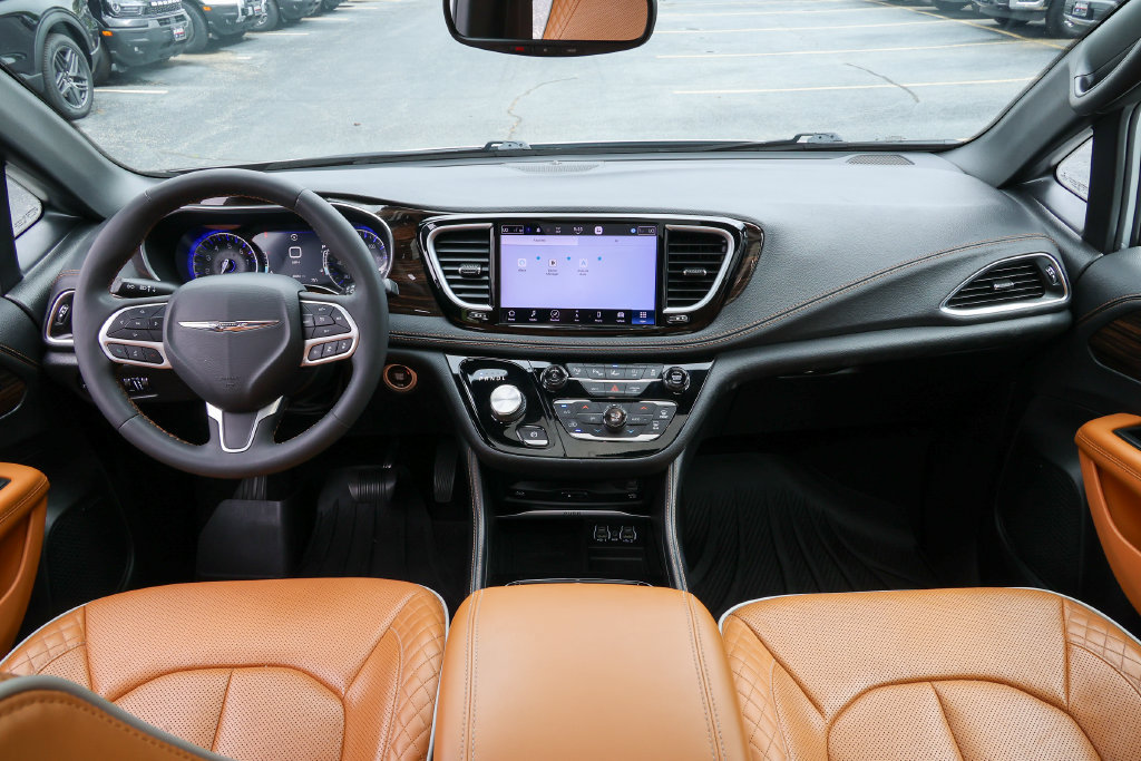 Used 2022 Chrysler Pacifica Pinnacle AWD/4WD image 7