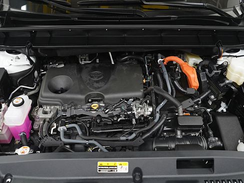 Used 2024 Toyota Highlander XLE image 33