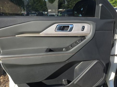Used 2025 Ford Explorer Active w/ Active Comfort Package AWD/4WD image 8