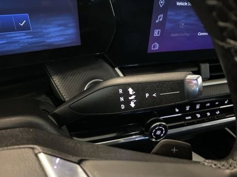 Used 2025 Chevrolet Equinox LT w/ Safety and Technology Package image 18